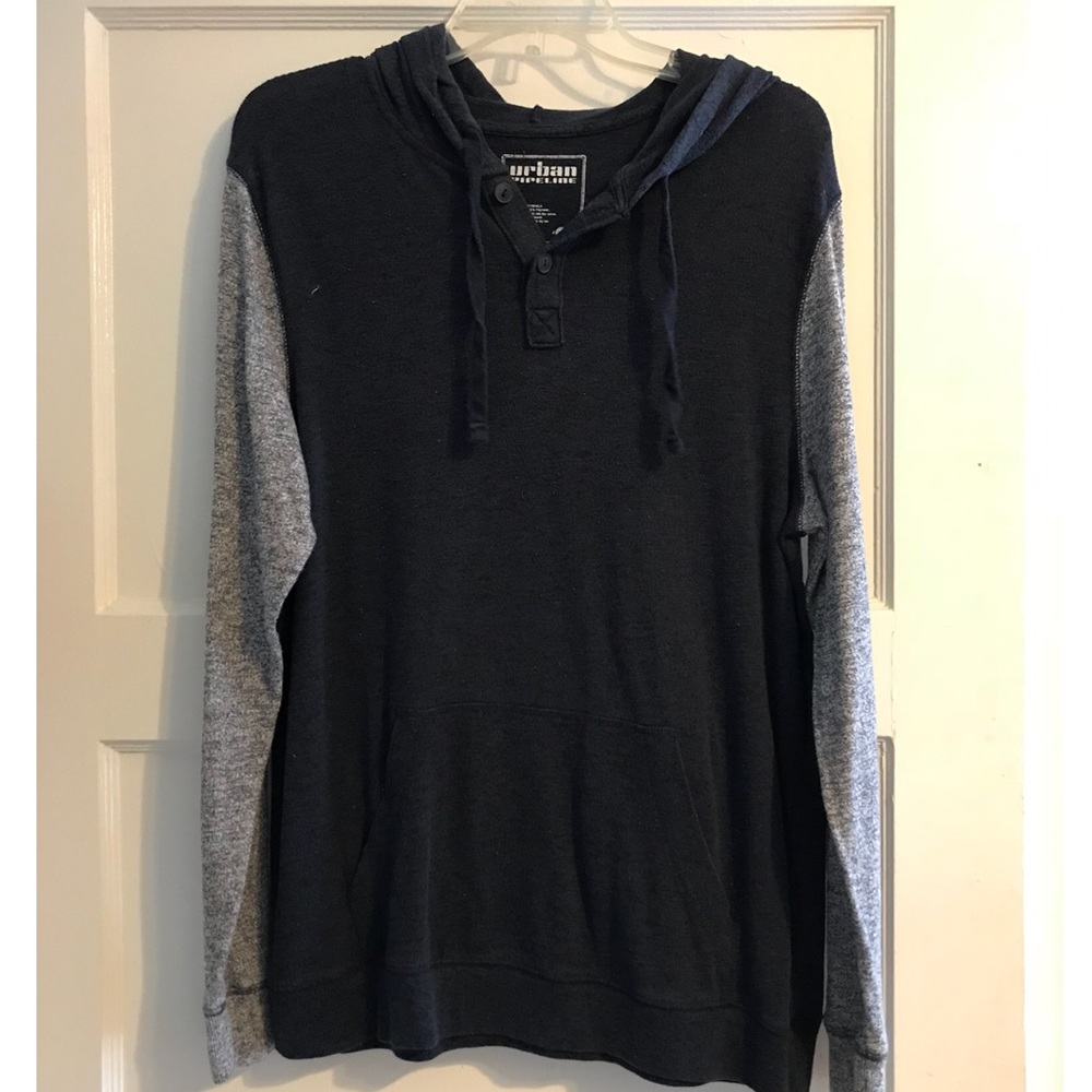 Men’s hooded shirt